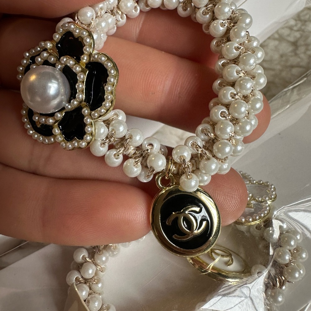CHANEL BLACK AND PEARL HAIR ACCESSORIES
